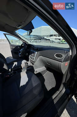 Хэтчбек Ford Focus 2007 в 