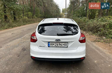 Хэтчбек Ford Focus 2012 в 