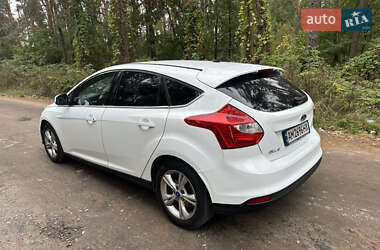 Хэтчбек Ford Focus 2012 в 