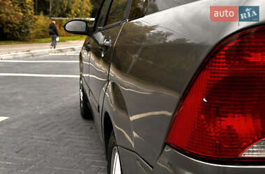 Седан Ford Focus 2003 в 
