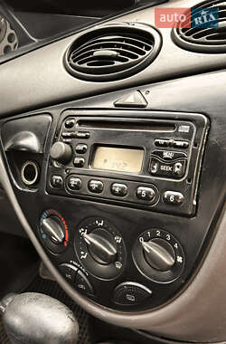 Седан Ford Focus 2003 в 