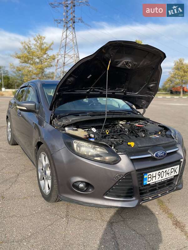 Хэтчбек Ford Focus 2013 в 