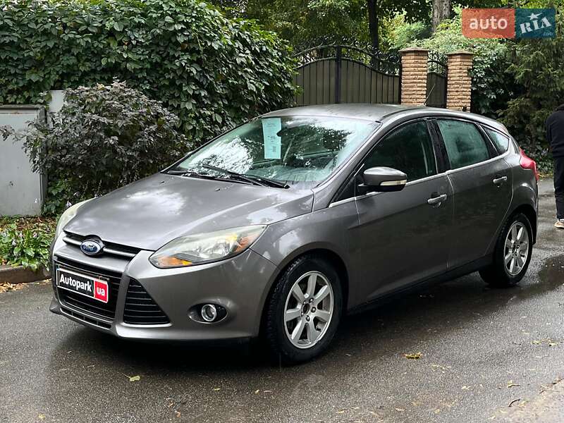Хэтчбек Ford Focus 2011 в 