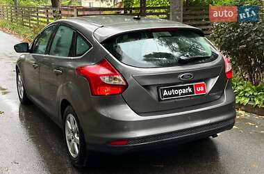 Хэтчбек Ford Focus 2011 в 