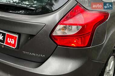 Хэтчбек Ford Focus 2011 в 
