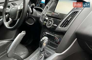 Хэтчбек Ford Focus 2011 в 
