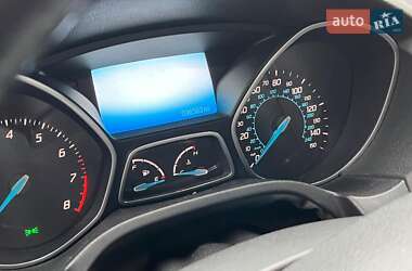 Хэтчбек Ford Focus 2011 в 