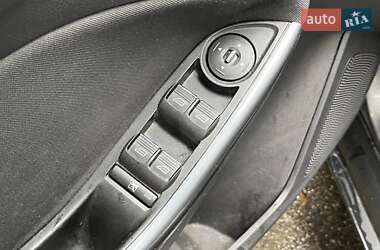 Хэтчбек Ford Focus 2011 в 