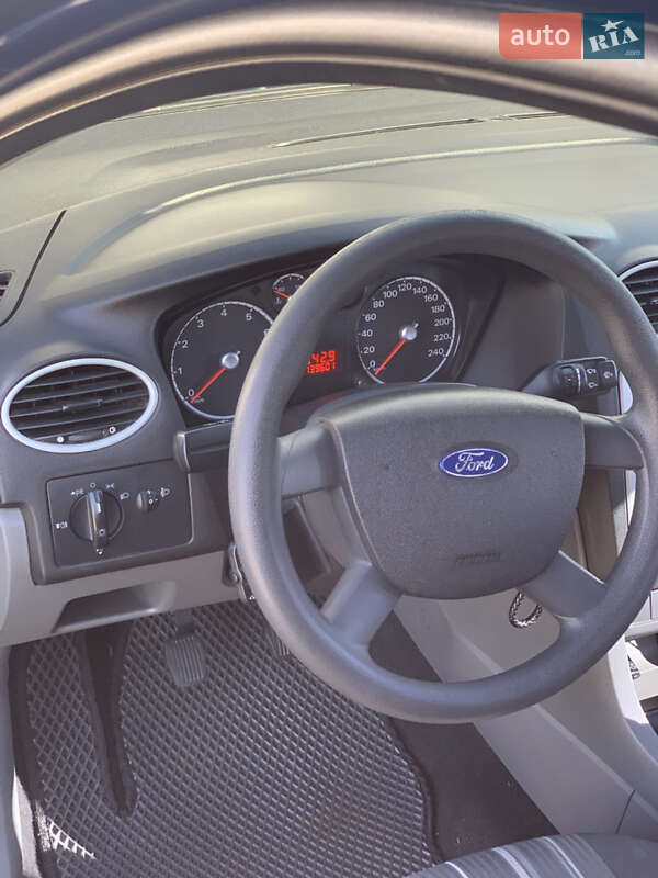 Хэтчбек Ford Focus 2011 в Полтаве