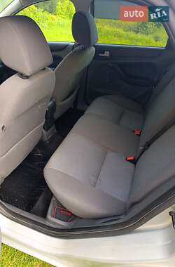 Хэтчбек Ford Focus 2007 в 