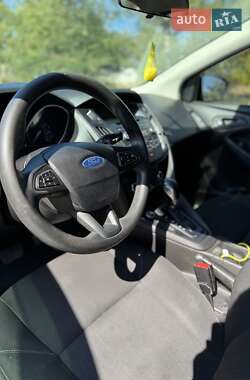 Седан Ford Focus 2015 в 