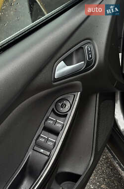 Седан Ford Focus 2015 в 