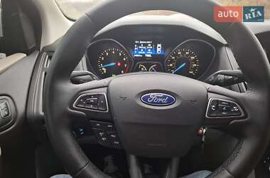 Седан Ford Focus 2015 в 