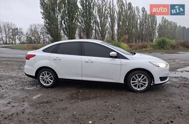 Седан Ford Focus 2015 в 