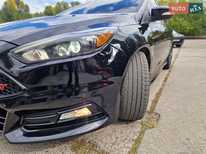 Хэтчбек Ford Focus 2017 в Днепре