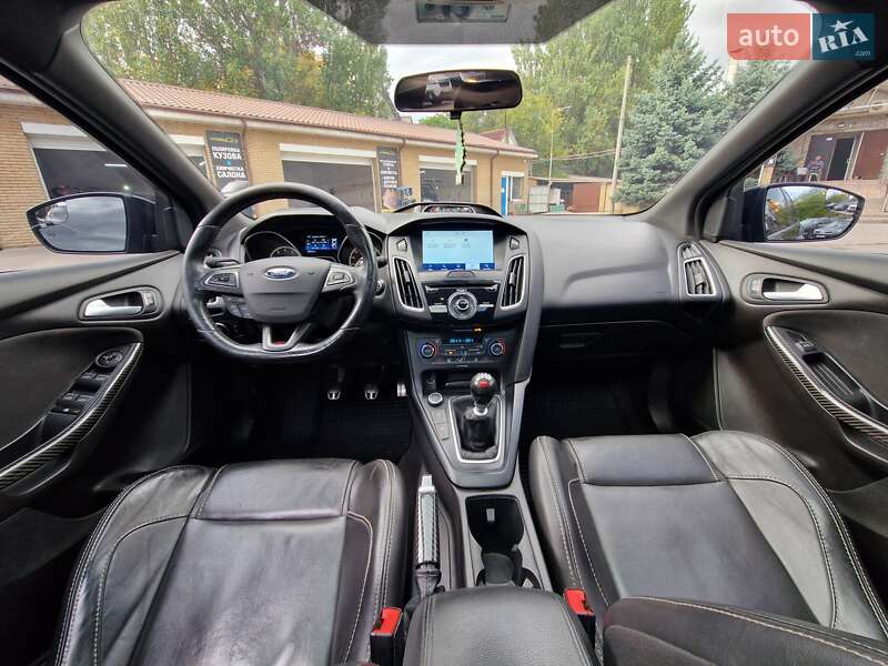 Хэтчбек Ford Focus 2017 в Днепре