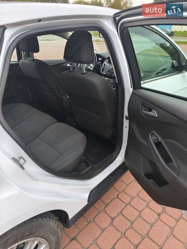 Хэтчбек Ford Focus 2014 в Каменском