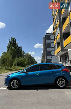 Хэтчбек Ford Focus 2015 в 