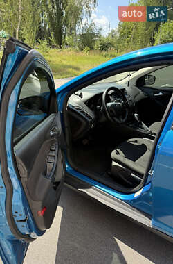 Хэтчбек Ford Focus 2015 в 