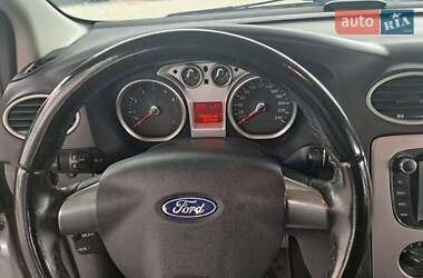 Хэтчбек Ford Focus 2011 в 