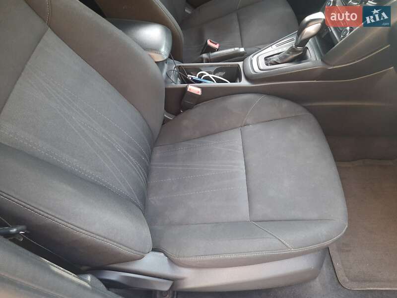 Хэтчбек Ford Focus 2015 в Киеве фото 7 Хэтчбек Ford Focus 2015 в Киеве
