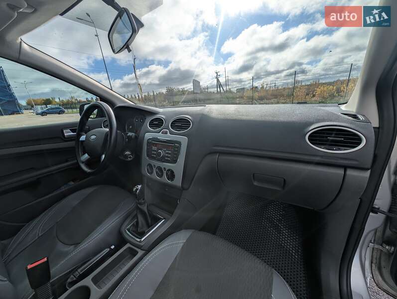 Хэтчбек Ford Focus 2007 в Ровно