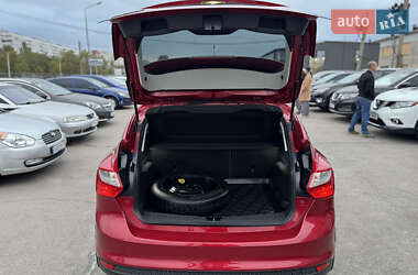 Хэтчбек Ford Focus 2012 в 
