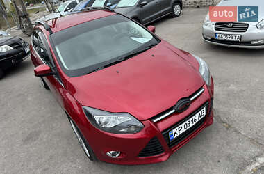 Хэтчбек Ford Focus 2012 в 