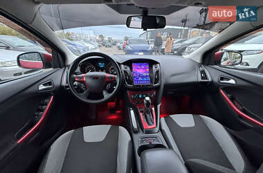 Хэтчбек Ford Focus 2012 в 