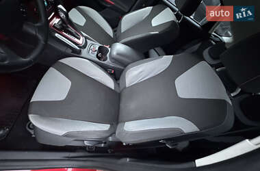 Хэтчбек Ford Focus 2012 в 