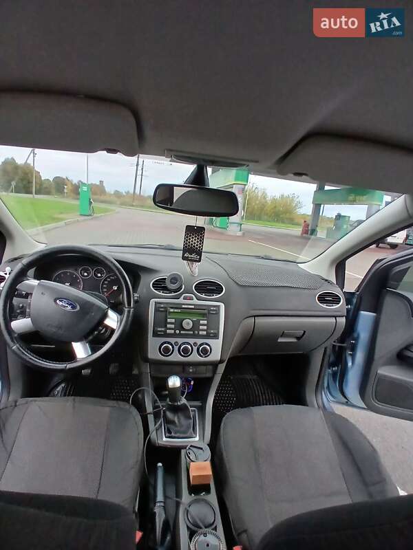 Хэтчбек Ford Focus 2005 в Владимире