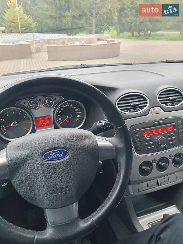 Хэтчбек Ford Focus 2010 в Ровно