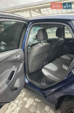 Седан Ford Focus 2011 в 