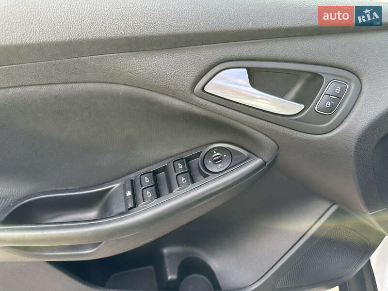 Седан Ford Focus 2017 в Киеве