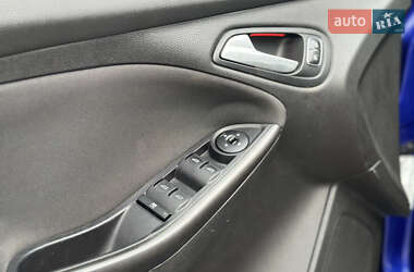 Хэтчбек Ford Focus 2015 в 