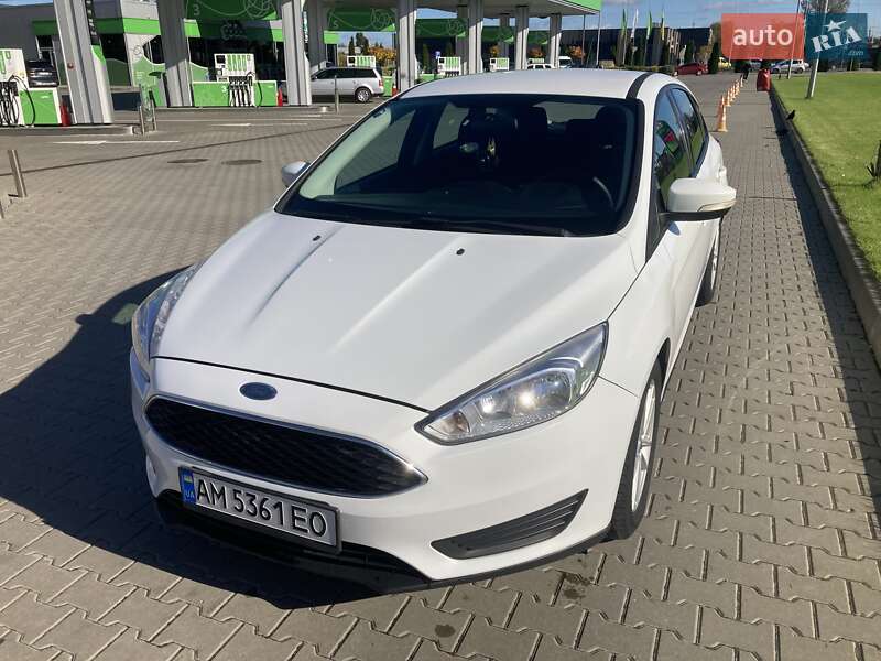 Хэтчбек Ford Focus 2015 в 