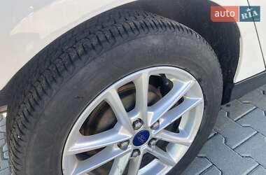 Хэтчбек Ford Focus 2015 в 