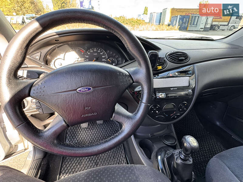 Хэтчбек Ford Focus 2002 в Киеве фото 10 Хэтчбек Ford Focus 2002 в Киеве