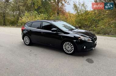 Хэтчбек Ford Focus 2012 в 