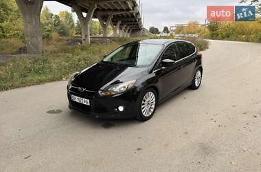Хэтчбек Ford Focus 2012 в 