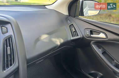Седан Ford Focus 2015 в 