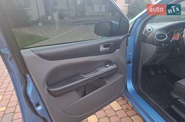 Хэтчбек Ford Focus 2010 в 