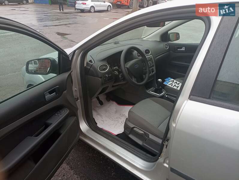 Хэтчбек Ford Focus 2006 в Житомире
