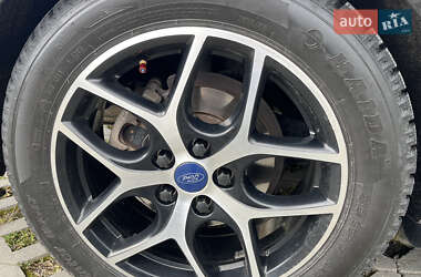 Хетчбек Ford Focus 2015 в 