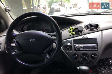 Хетчбек Ford Focus 2001 в 