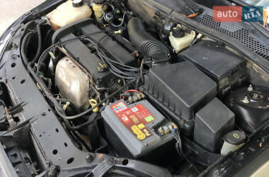 Хетчбек Ford Focus 2001 в 