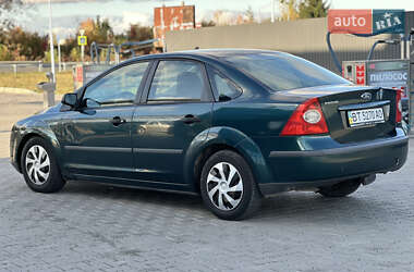 Седан Ford Focus 2005 в  фото 5 Седан Ford Focus 2005 в