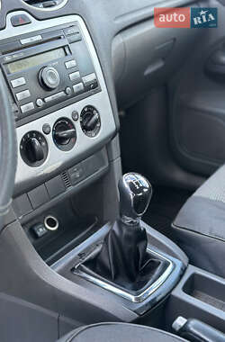 Седан Ford Focus 2005 в  фото 10 Седан Ford Focus 2005 в