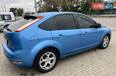 Хэтчбек Ford Focus 2010 в 