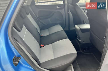 Хэтчбек Ford Focus 2010 в 